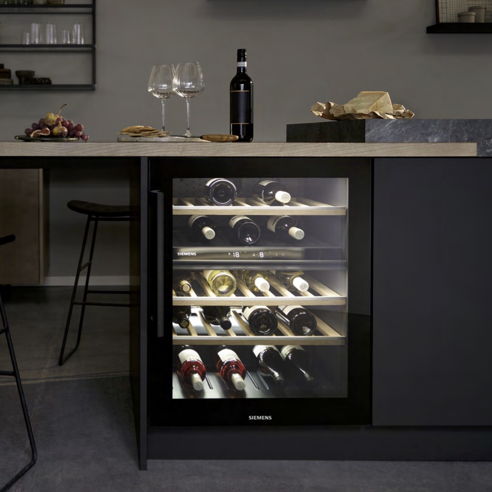 Elegantes vinotecas para conservar y mostrar tus vinos favoritos. Control de temperatura preciso y diseño elegante para amantes del vino.